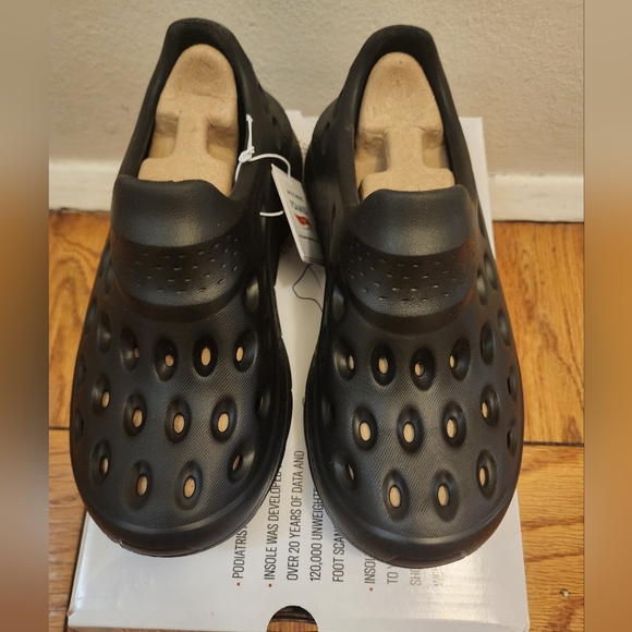 Skechers Shoes - NWT Sketchers BLACK GoFoams